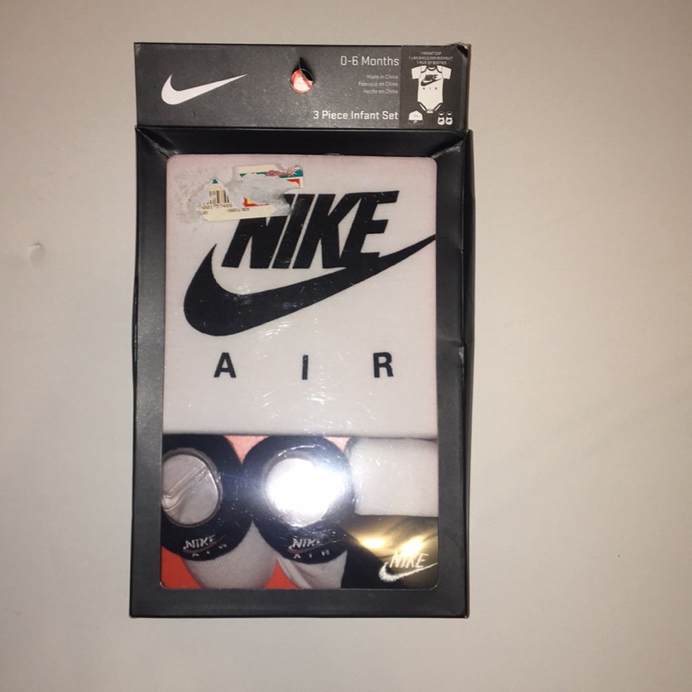Nike Air 0-6 Months 3 piece infant set